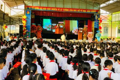 Khai giảng năm học mới trường tiểu học Nguyễn Tất Thành, phường Buôn Hồ